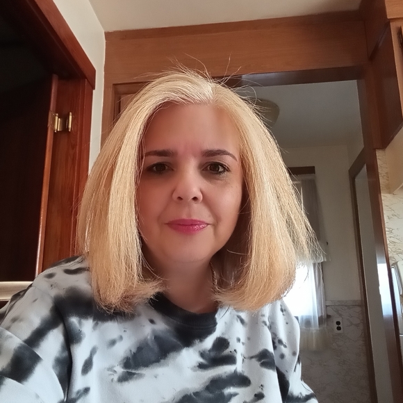 Meet your Posher, Francesca. - Picture 2 of 6